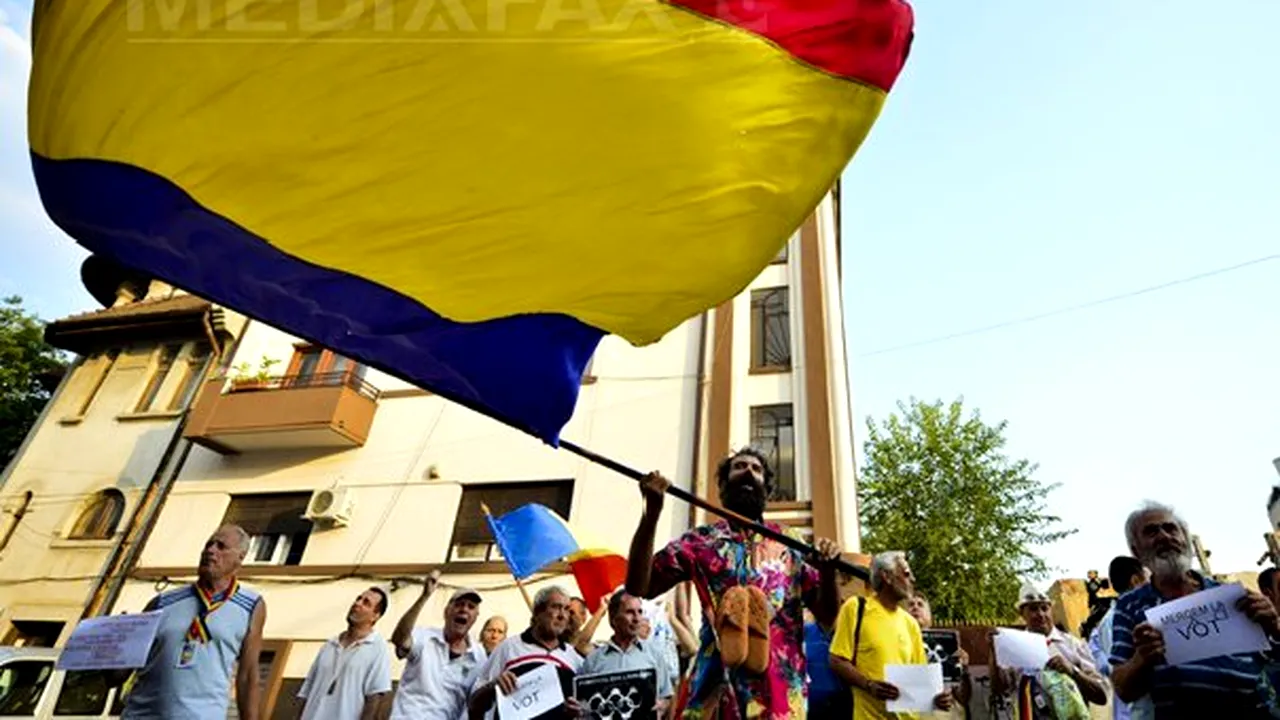Protest în faţa sediului de campanie al lui Băsescu