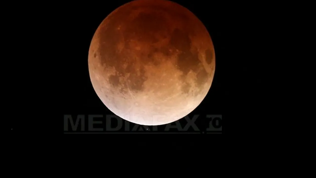 Eclipsă TOTALĂ de Lună, denumită 