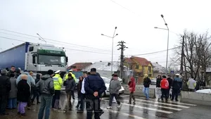 Protest al unor orădeni dintr-un cartier mărginaş care nu au o trecere de pietoni în apropiere - FOTO