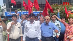 Grevă națională în India. Sute de mii de angajați au întrerupt activitatea