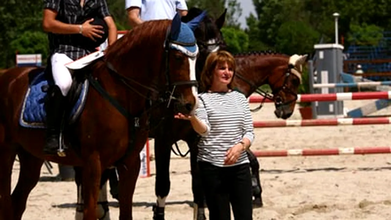 Maria Băsescu a premiat câştigătorii unor probe ale concursului de echitaţie