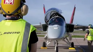 Angajații Boeing, care produc avioane de luptă pentru armata SUA, amenință cu grevă