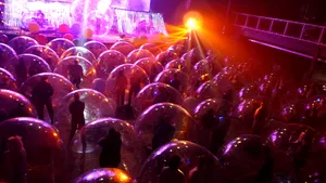 Concerte în pandemie. Trupa americană de rock The Flaming Lips a folosit bule de plastic