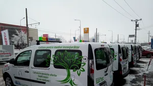 FOTO Cinci taximetre electrice, testate pe străzile Aradului. Maşinile vor fi introduse în trafic luni 