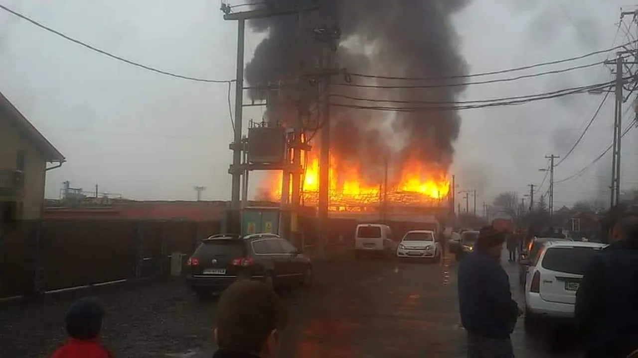 Incendiu la trei unităţi de producţie din Mureş. Peste 20 de pompieri intervin