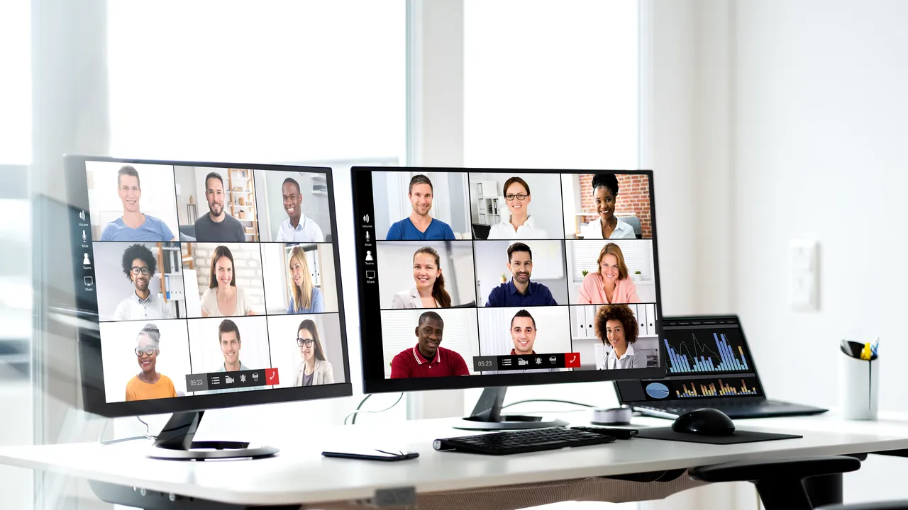 Programul angajaţilor se schimbă iar, dar lucrul remote nu înseamnă mai puţină muncă
