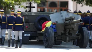 21 de salve de tun la înmormântarea fostului președinte al României, Ion Iliescu