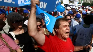 Over One Thousand Romanian Unionists Protest In Front Of Parliament