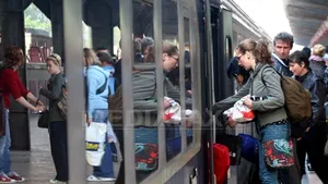 EXCLUSIV - CFR Călători închiriază toate spaţiile publicitare pentru a face rost de bani şi taie din servicii