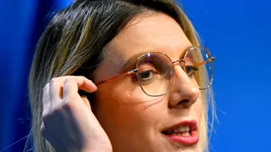 Buzoianu: AUR e acum la putere; AUR a ajuns să conducă țara cu pixul PSD