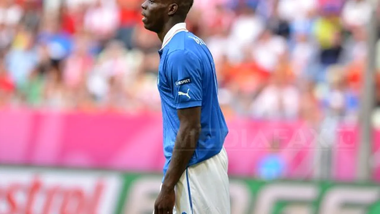 EURO 2012: Balotelli, ţinta rasismului fanilor spanioli la meciul Spania - Italia