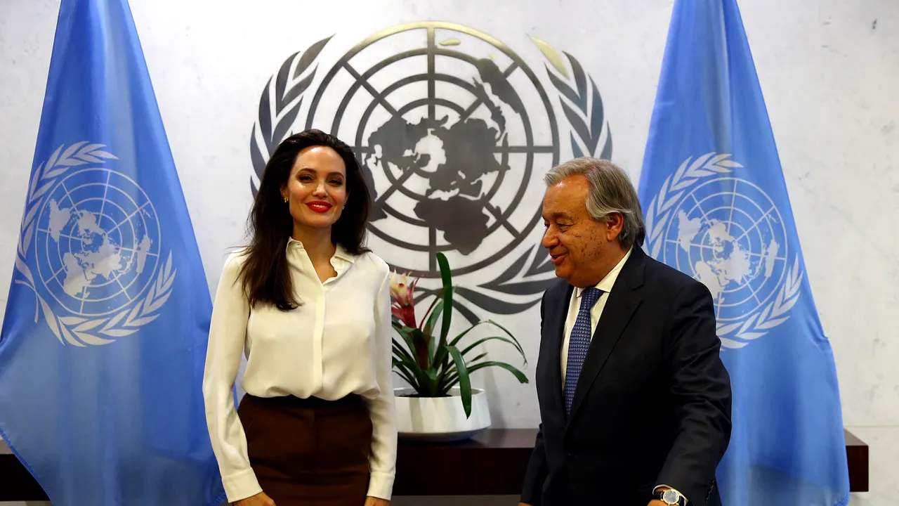 Angelina Jolie renunţă la rolul de trimis al Agenţiei ONU pentru refugiaţi după 21 de ani de colaborare. Ea a criticat organizaţia de mai multe ori