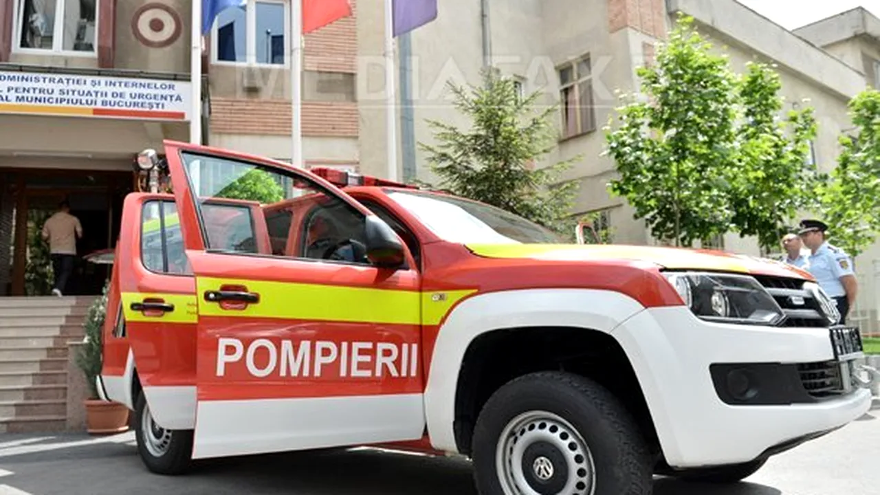 Maşină specială pentru intervenţii la incendii în locuri înguste, luată din 