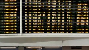 Portugalia a anulat 223 de zboruri din cauza norului de cenuşă