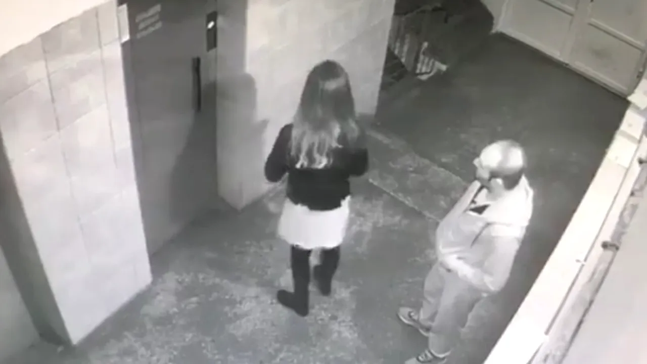 Noi detalii în cazul tinerei lovită cu sălbăticie în scara unui bloc din Alba: Începe să îşi amintească momentul şocant
