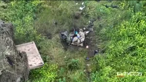 Atenţie, imagini sensibile! Un soldat ucrainean îşi pierde piciorul încercând să-şi evacueze camarazii de pe un câmp minat

