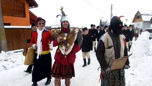 REPORTAJ: Obiceiuri vechi de sute de ani păstrate în Alba de Lăsata Secului, dar cu influenţe moderne