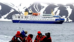 O navă de croazieră la bordul căreia se afla şi un român, a eşuat în Antarctica