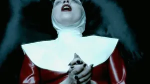 Lady Gaga şochează din nou: homosexualitate, blasfemie, bondage în noul videoclip - VIDEO