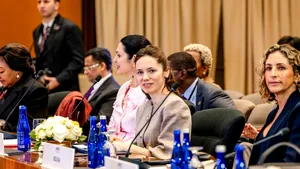 GALERIE FOTO Mirabela Grădinaru, discurs la summitul organizat de Melania Trump în SUA: „Aștept cu nerăbdare să colaborez îndeaproape cu Prima Doamnă, Melania Trump, și cu toți cei prezenți la această masă”