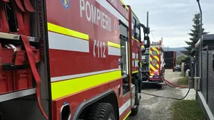 Incendiu puternic la CET Iași. Flăcările au cuprins 1.000 de metri pătrați dintr-o hală industrială