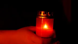 Putem lua coronavirusul de pe lumânarea cu care primim Sfânta Lumină? Răspunsul oferit de ministrul sănătăţii, Nelu Tătaru