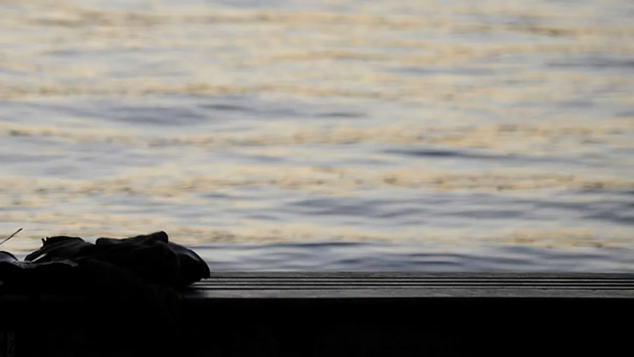 Sute de urne cu cenuşă umană provenind de la o clinică ce practică eutanasia, găsite în lacul Zurich