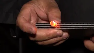 Un japonez spune că produce electricitate din pământ. Experimentul care i-a uimit pe cercetători