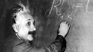Teoria relativităţii generale enunţată de Einstein a fost confirmată la scară cosmică