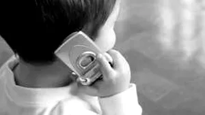 Copiii, telefoanele mobile şi traficul, un triunghi periculos