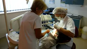 Protecţia Consumatorilor din Cluj cere stomatologilor garanţii pe lucrările efectuate