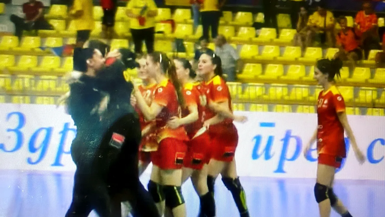 Naţionala de tineret a câştigat un prim meci important la mondialele de handbal feminin