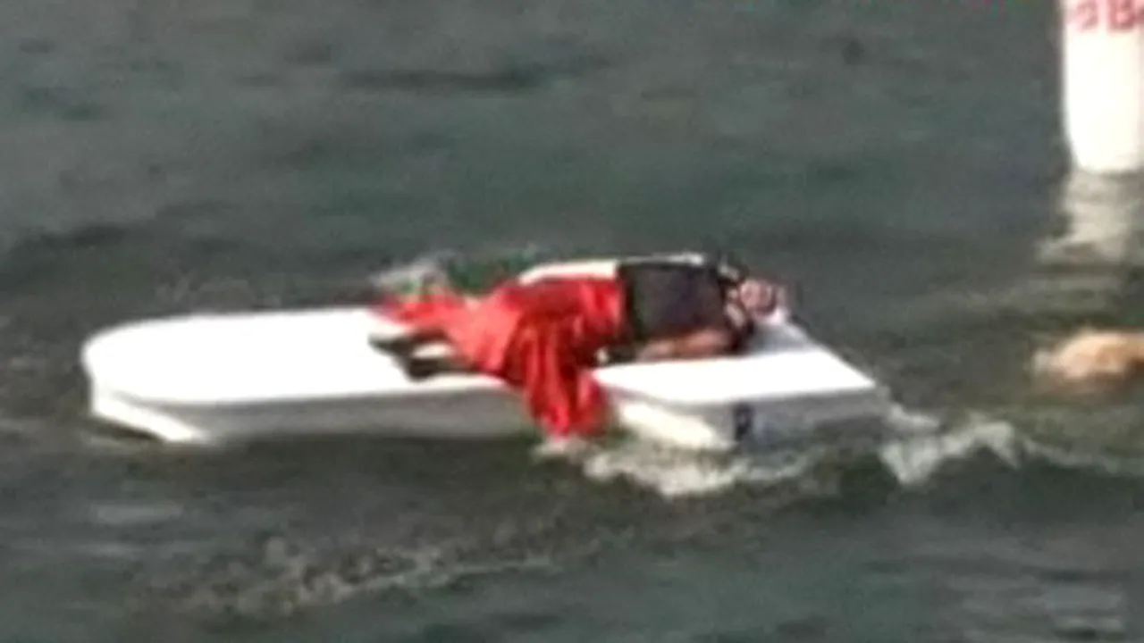 O tânără s-a accidentat după ce a căzut cu un pian în Dâmboviţa, la Red Bull Flugtag - VIDEO
