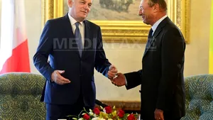 Premierul Franţei, bucuros că Băsescu înţelege şi limba franceză: 