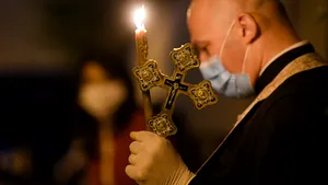 Preoţii vor putea ţine din nou slujbe în biserică. Ce a comunicat Patriarhia