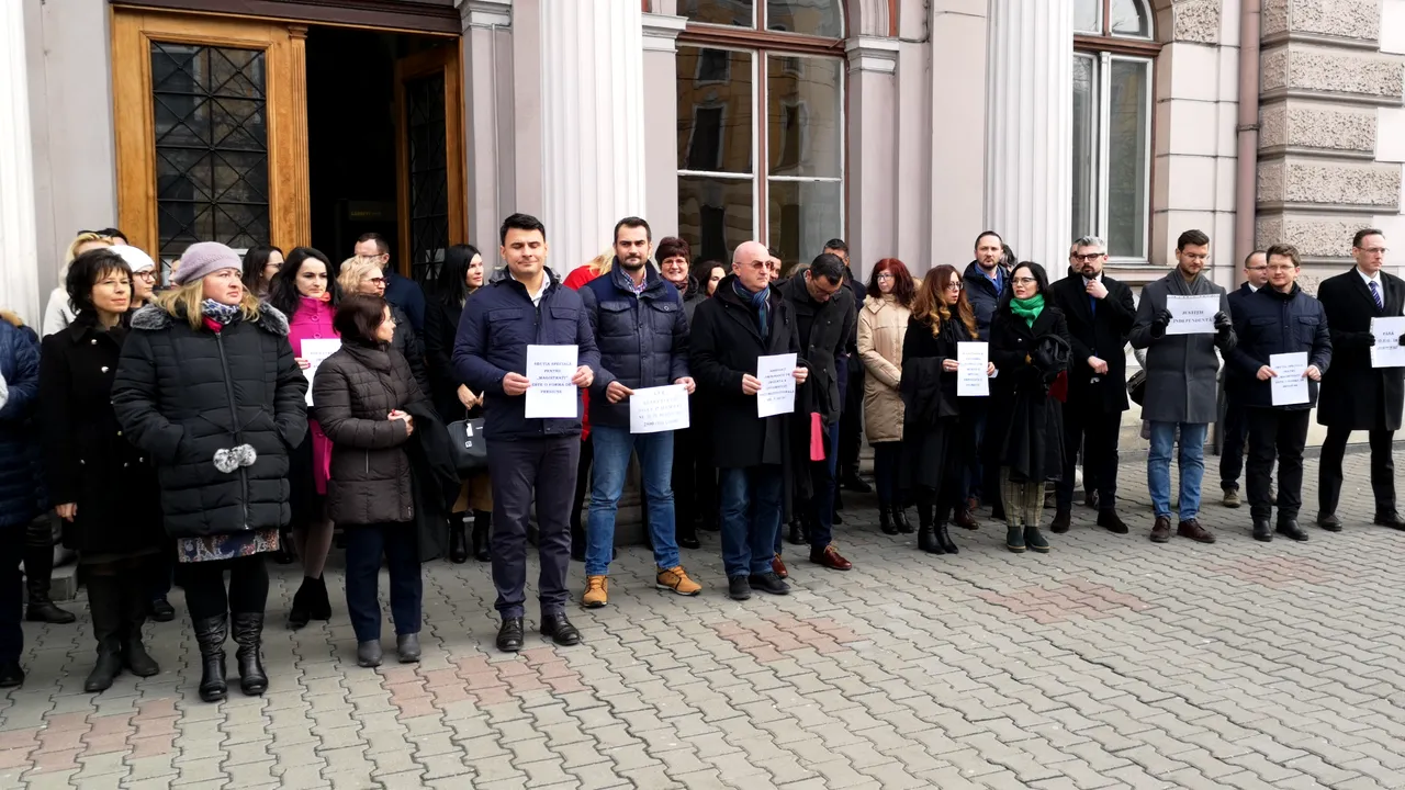 Desolidarizare de breaslă. 30 de preşedinţi şi secunzii lor din tribunale cer CSM să restabilească limitele în care judecătorii se pot manifesta public