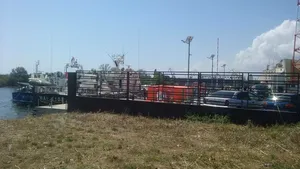 FOTO | Ambarcaţiune cu zeci de migranţi la bord, depistată la Mangalia