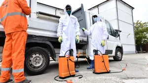 Au tras iar obloanele. Din cauza creşterii cazurilor de coronavirus, autorităţile au decis să impună noi restricţii în Craiova