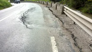 Restricții pe Cheile Bicazului din cauza riscurilor de alunecări și prăbușiri de stânci