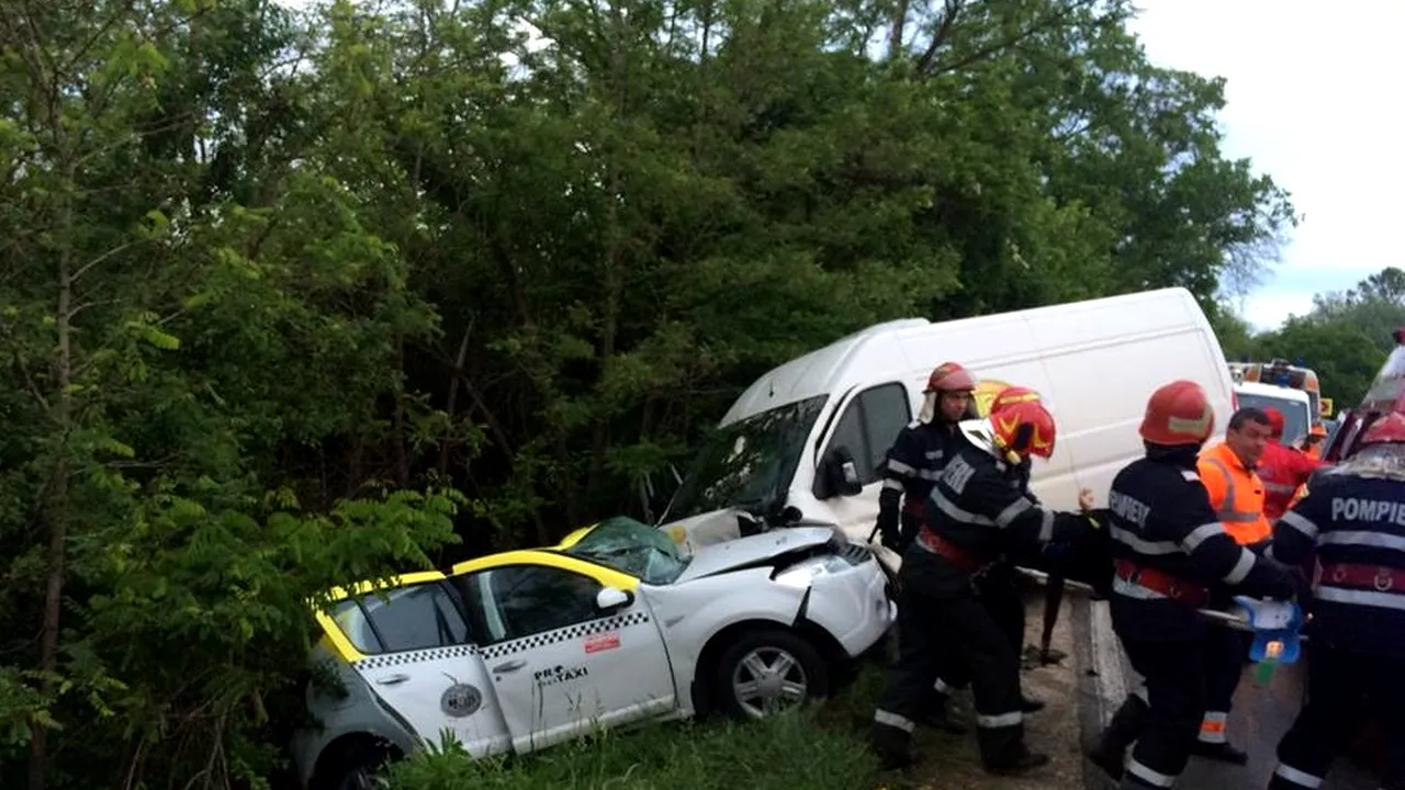 Accident grav. Doi morţi şi trei răniţi grav în urma impactului dintre două maşini, în Vâlcea