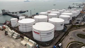 Războiul din Orientul Mijlociu împinge prețul petrolului în sus. Giganții petrolieri, acuzați că profită de criză