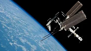 Premieră la NASA: Fotografii cu naveta Endeavour conectată la ISS - GALERIE FOTO