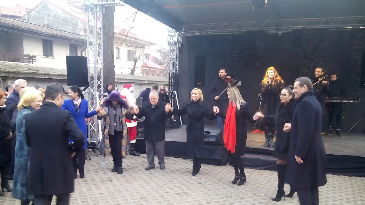 GALERIE FOTO, VIDEO ''Ne daţi ori nu ne daţi''. Social-democraţii au încins hore în curtea din Kiseleff