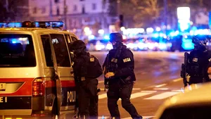 Doi austrieci de origine turcă au salvat un poliţist rănit în noaptea atacului din Viena