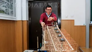 Macheta unui turn de 29 etaje, rezistentă la un cutremur de peste 7 grade, construită la Cluj