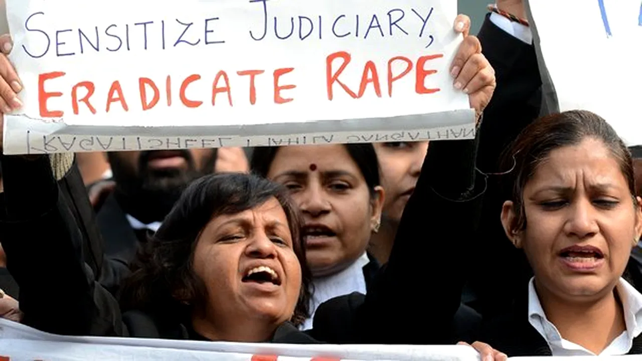 Presupuşii autori ai violului colectiv din India vor compărea luni în faţa justiţiei. Audierile vor fi cu uşile închise