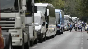 Englezii au transportat mai multe tiruri cu deşeuri în România. O parte dintre acestea au fost trimise înapoi de autorităţile române