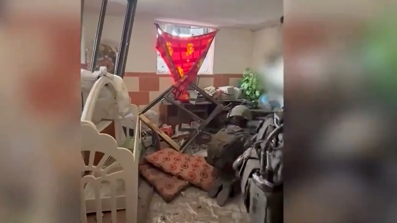 Armata israeliană a anunţat că intrarea într-un tunel Hamas era camuflată cu un pătuţ de bebeluş
