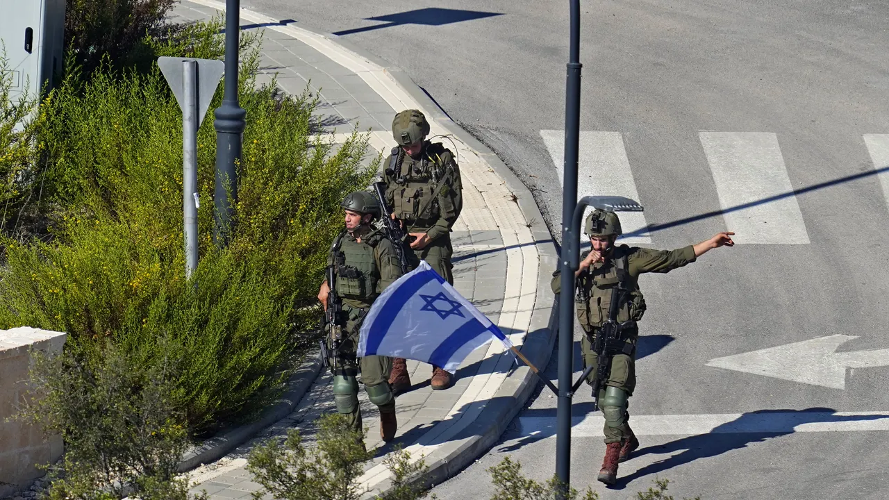 Armata israeliană a eliberat un soldat ţinut ostatic de Hamas 