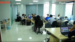 Studiu: Cum afectează viaţa angajaţilor birourile open space